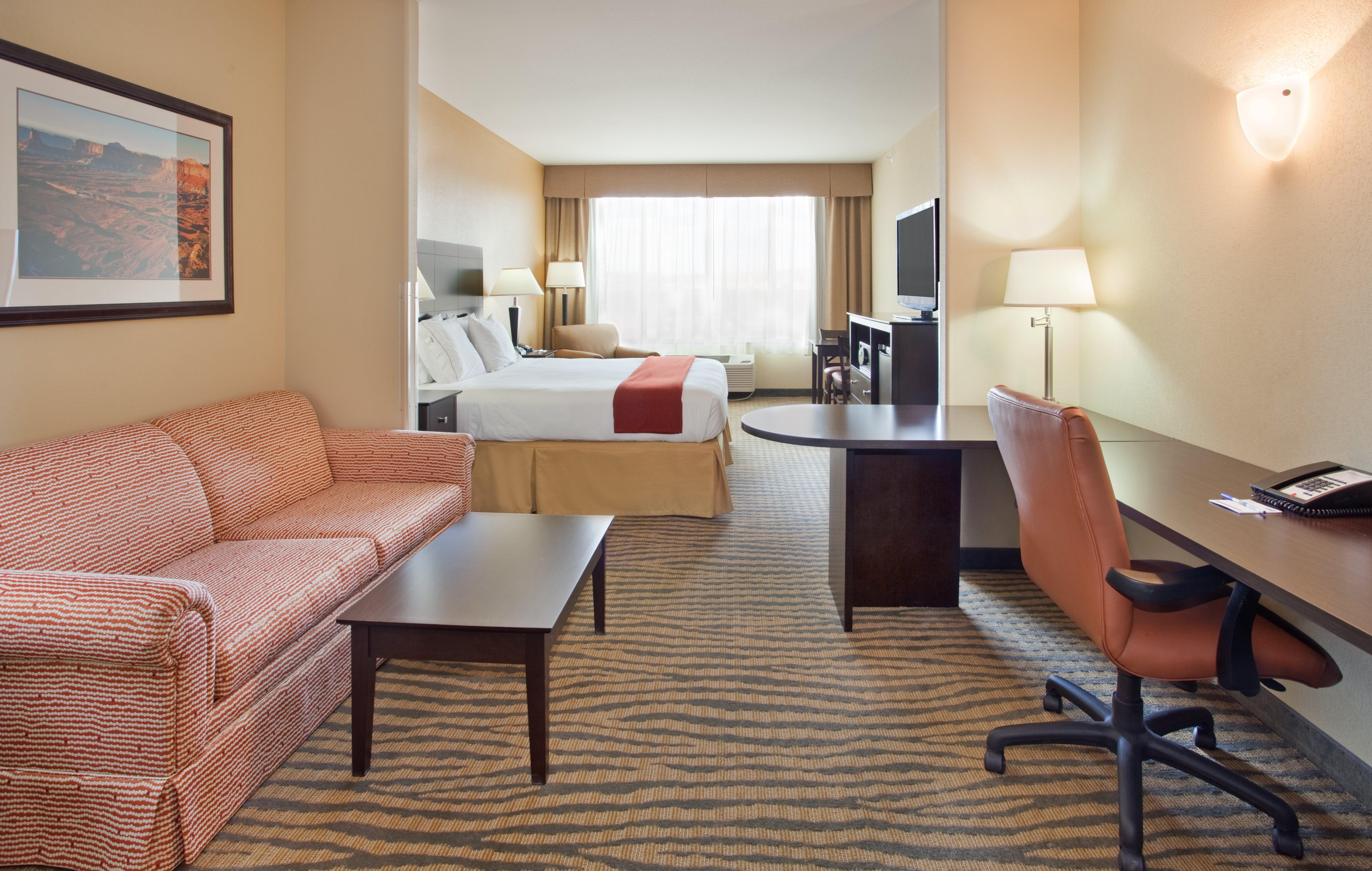 Holiday Inn Express & Suites Gallup East By Ihg Exterior foto